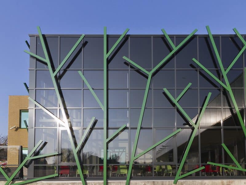 bedrijfspand gevel patroon groen