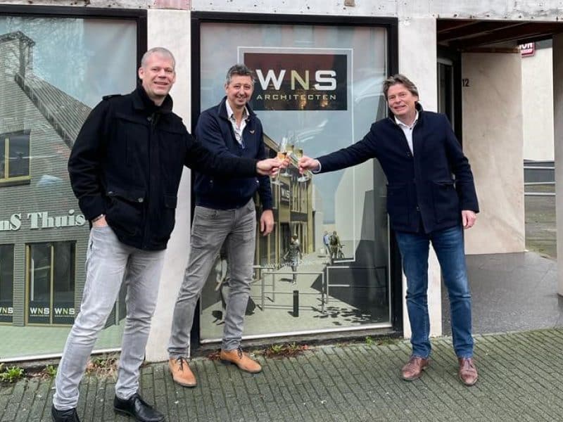 Tekenen aannemersovereenkomst nieuwe kantoor WnS