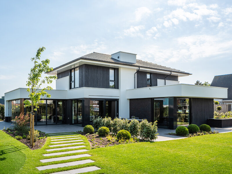 villa modern stucwerk zwart